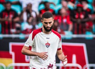 Vitória anuncia venda recorde do zagueiro Wagner Leonardo para o Grêmio