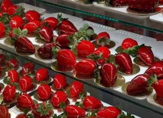 Morango do Amor vira febre nas redes sociais com releitura da tradicional maçã do amor; veja a receita