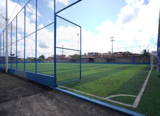 Prefeitura de Salvador entrega Arena Jaguar com gramado sintético em Jaguaripe II