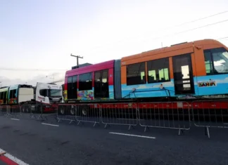 VLT de Salvador: primeiros trens chegam à capital e são apresentados na Avenida Paralela