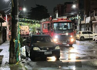 Fiação em poste pega fogo durante noite chuvosa em Cajazeiras 10