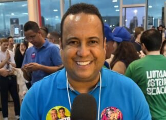 Kel Torres oficializa candidatura a deputado federal e declara apoio a ACM Neto durante convenção em Salvador