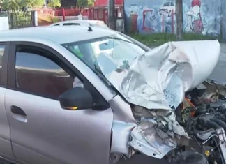 Motorista cochila ao volante e bate carro na traseira de ônibus em Cajazeiras