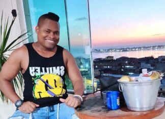 Músico morre em acidente de moto em Cajazeiras e recebe homenagem com samba durante sepultamento