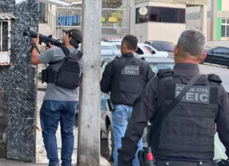 Operação mira grupo suspeito de extorquir turistas e vender drogas na Barra, em Salvador